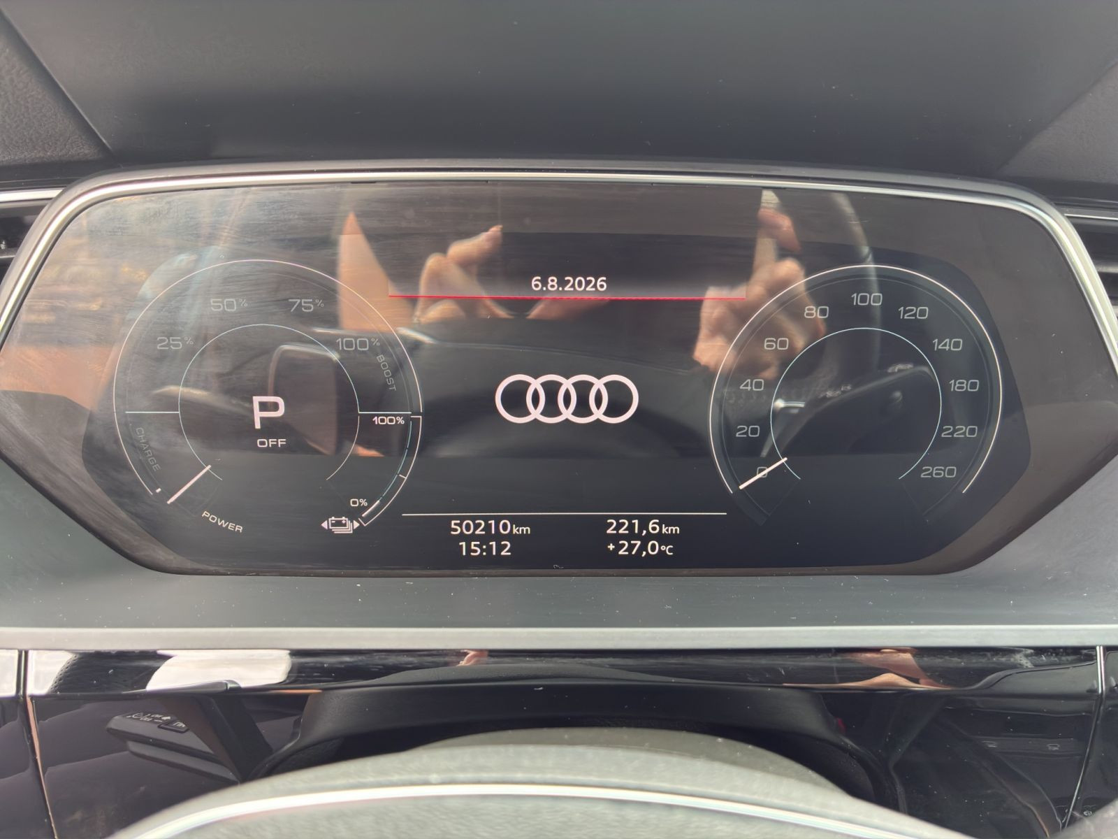 Audi - Q8 e-tron_11