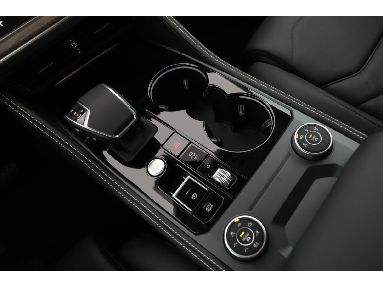 Volkswagen - Touareg_11