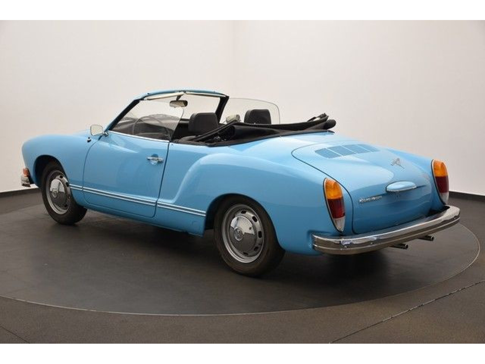 Volkswagen - Karmann Ghia_13