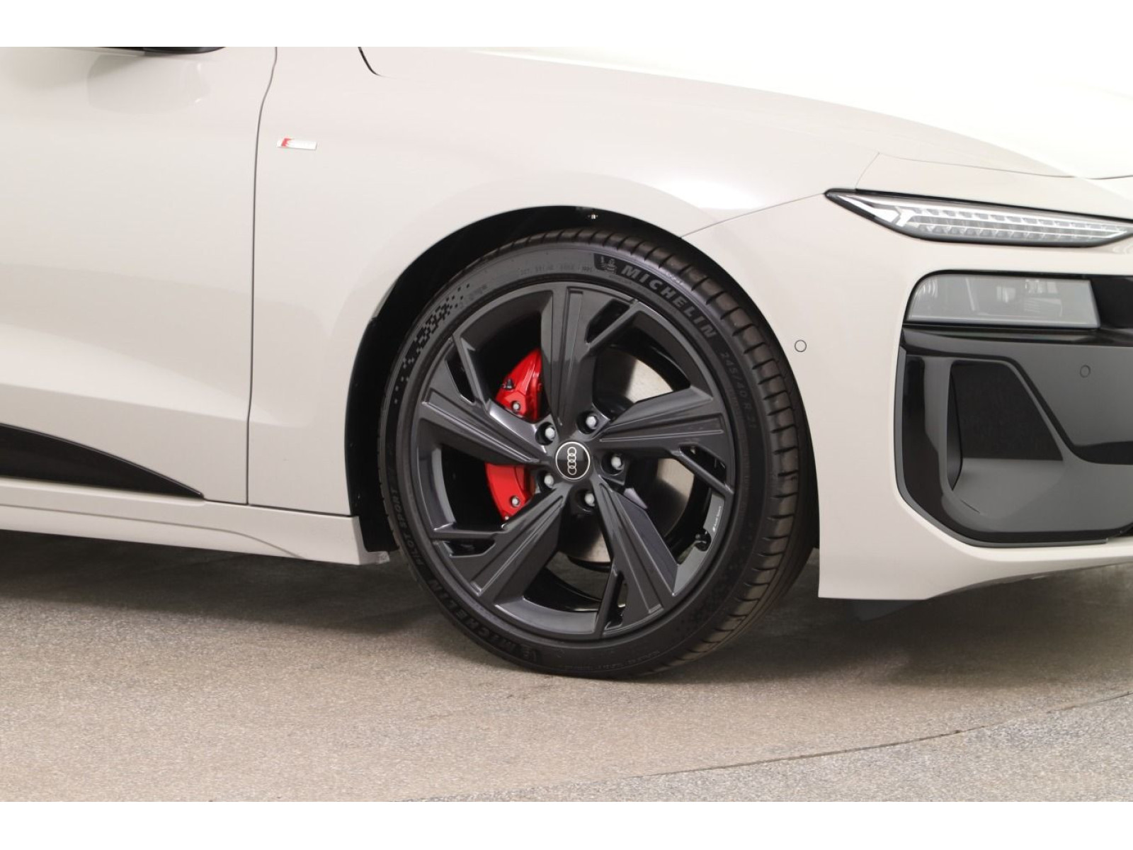 Audi - A6 Avant e-tron_3