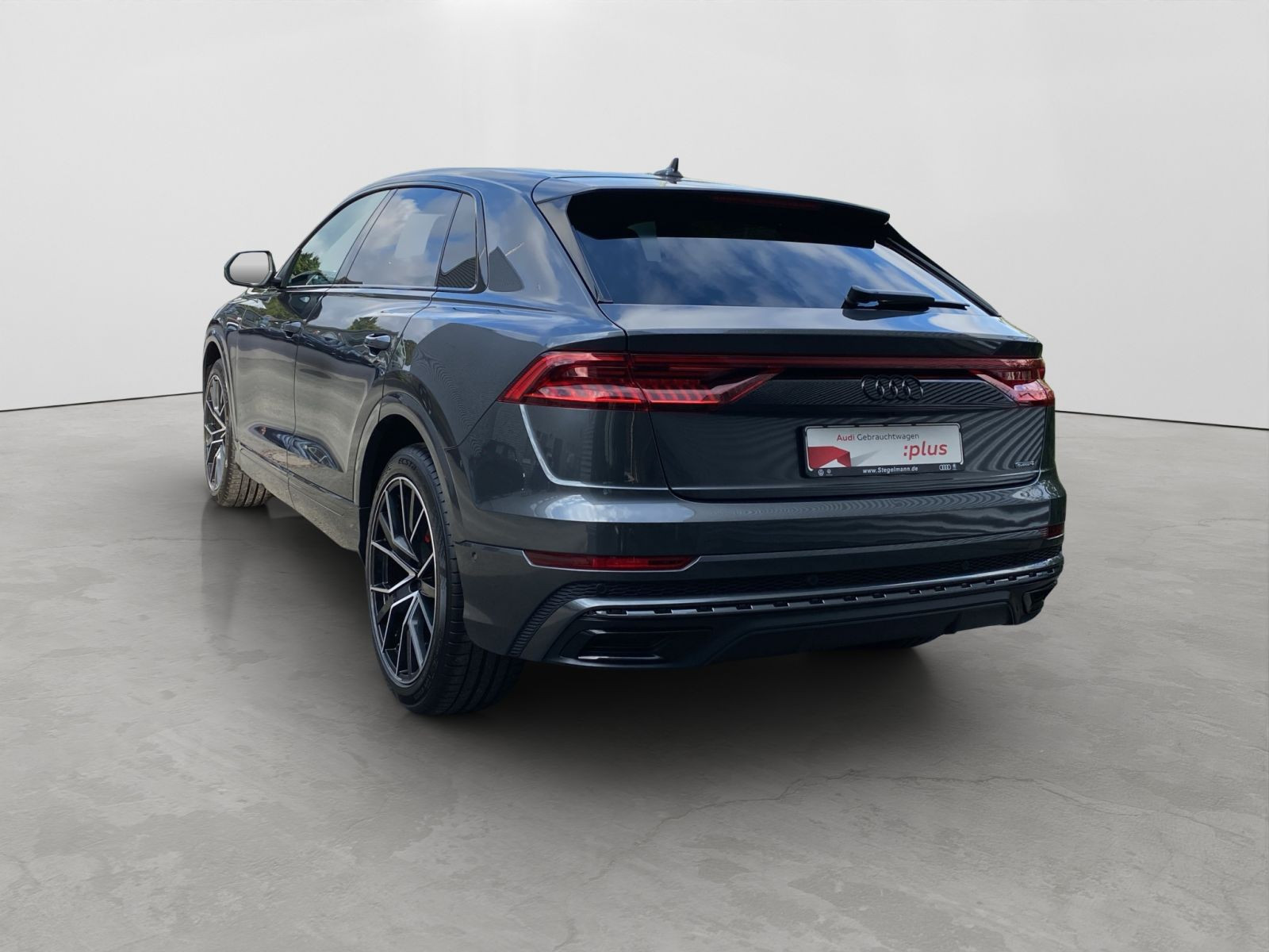 Audi - Q8_4