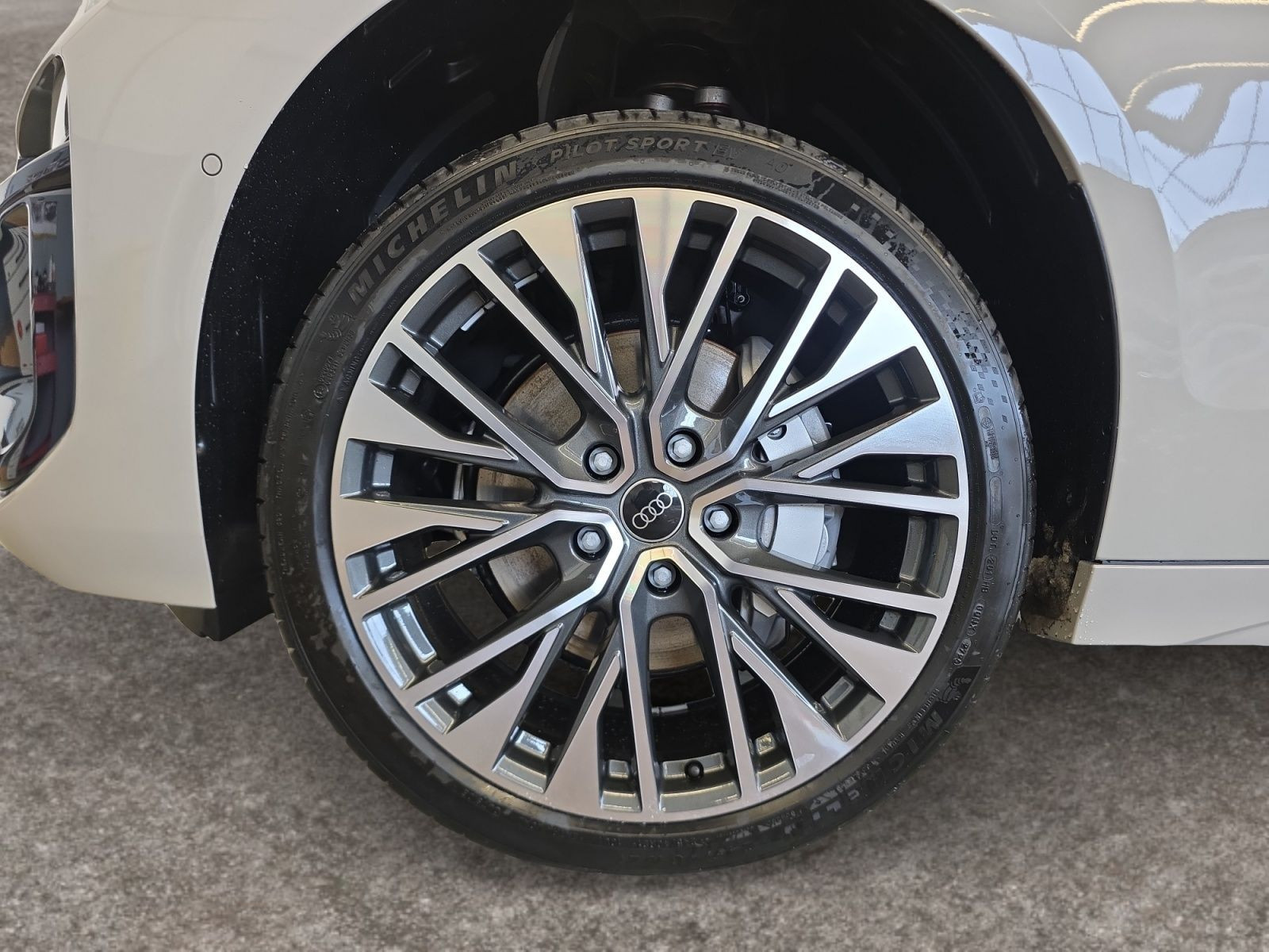 Audi - A6 Avant e-tron_15