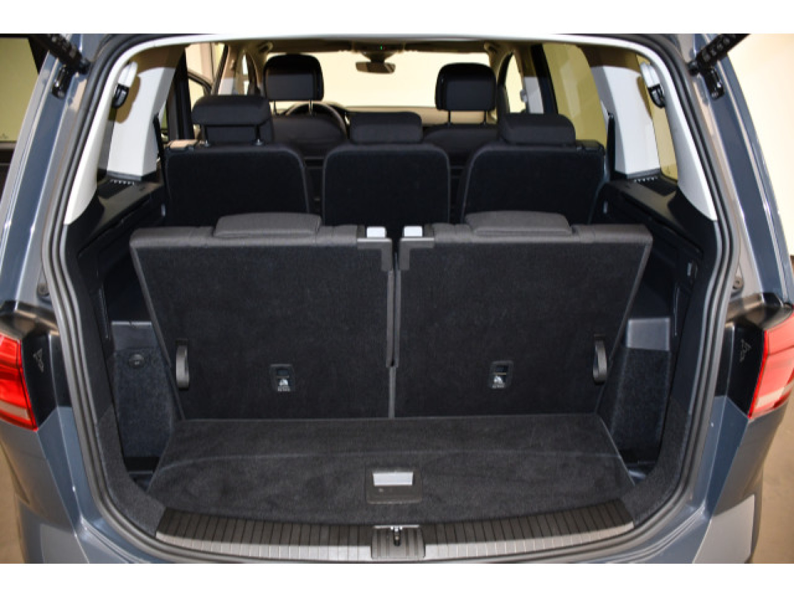 Volkswagen - Touran_10