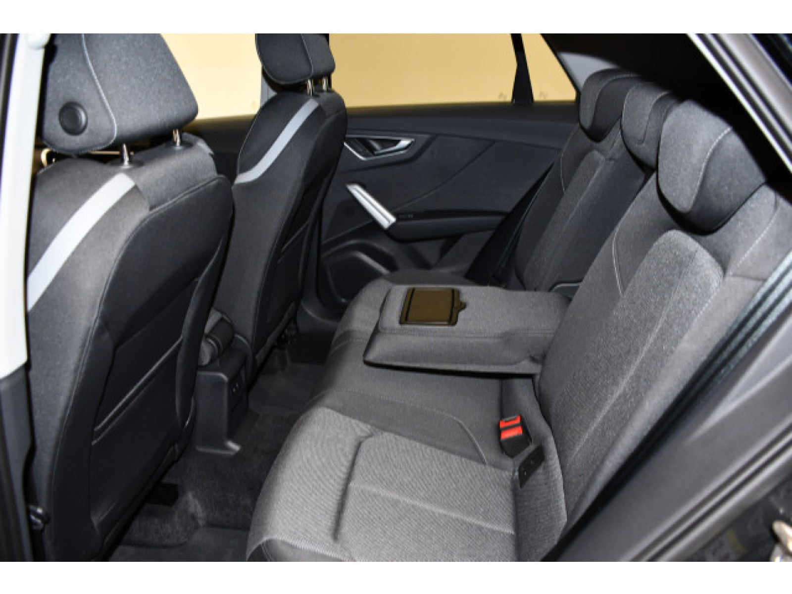 Audi - Q2_11