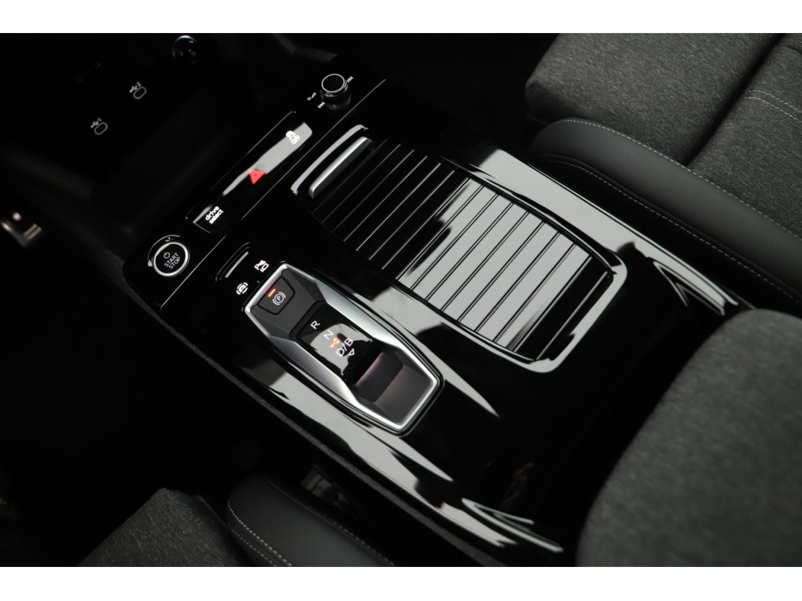 Audi - Q6 Sportback e-tron_11