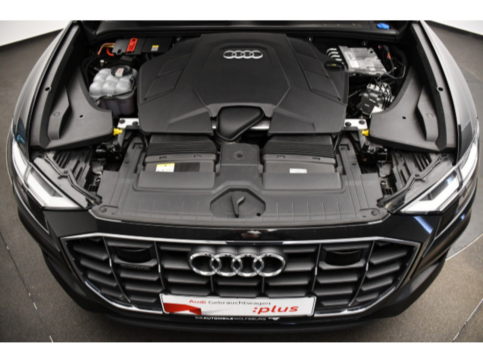 Audi - Q8_14