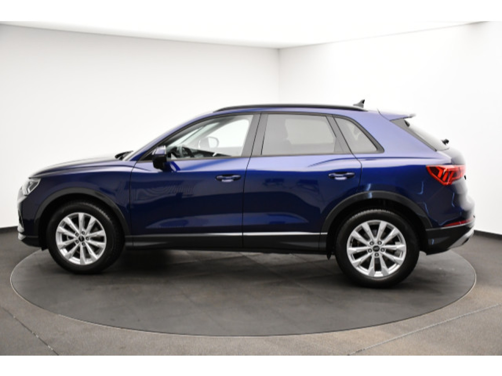 Audi - Q3_18