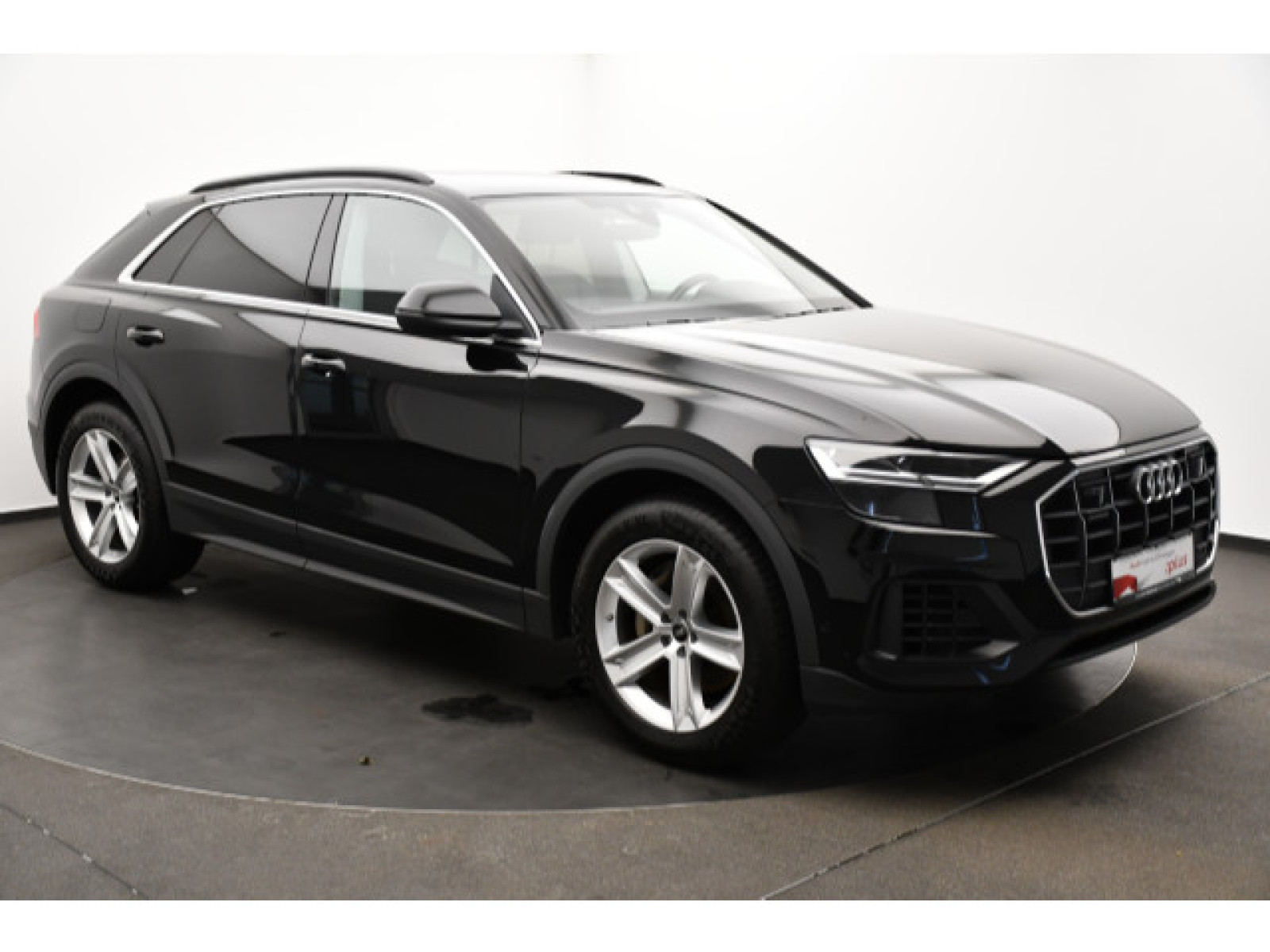 Audi - Q8_17
