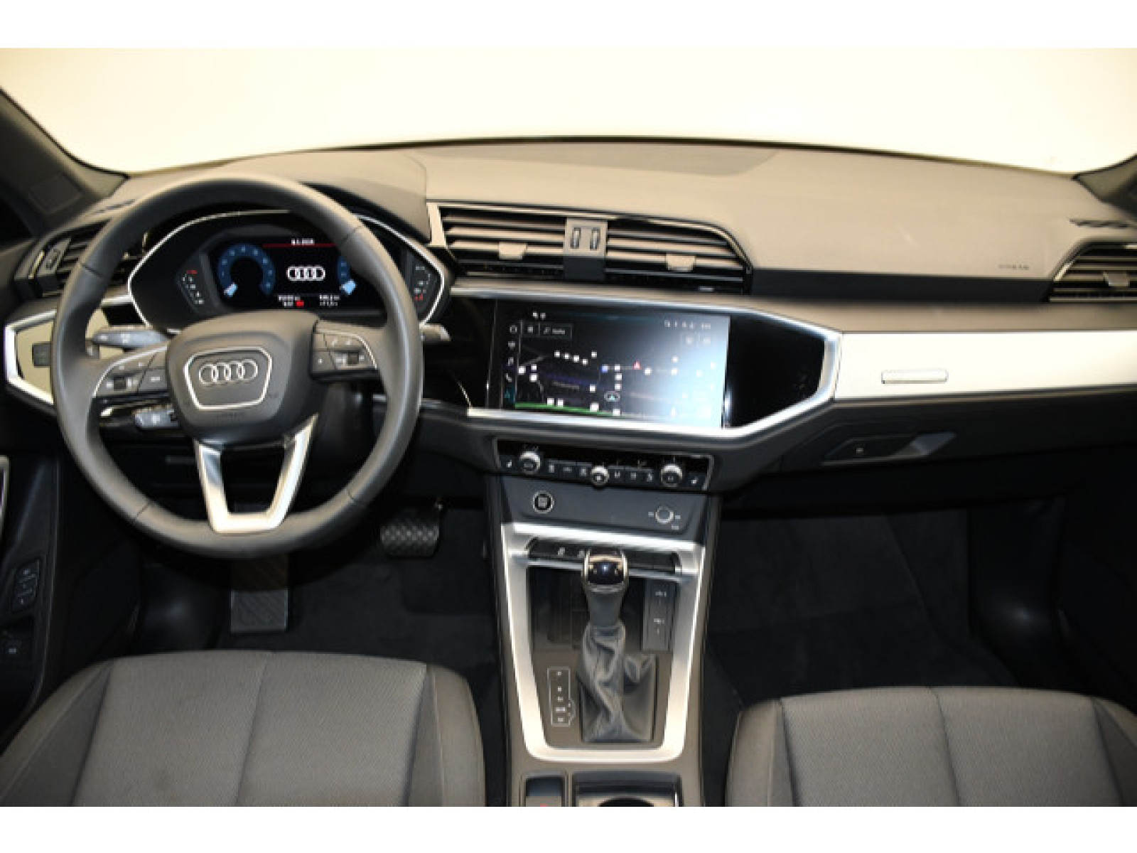 Audi - Q3_6