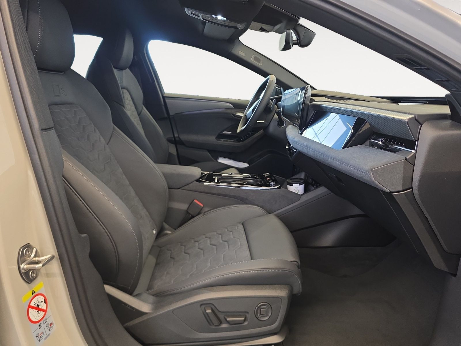 Audi - A6 Avant e-tron_16