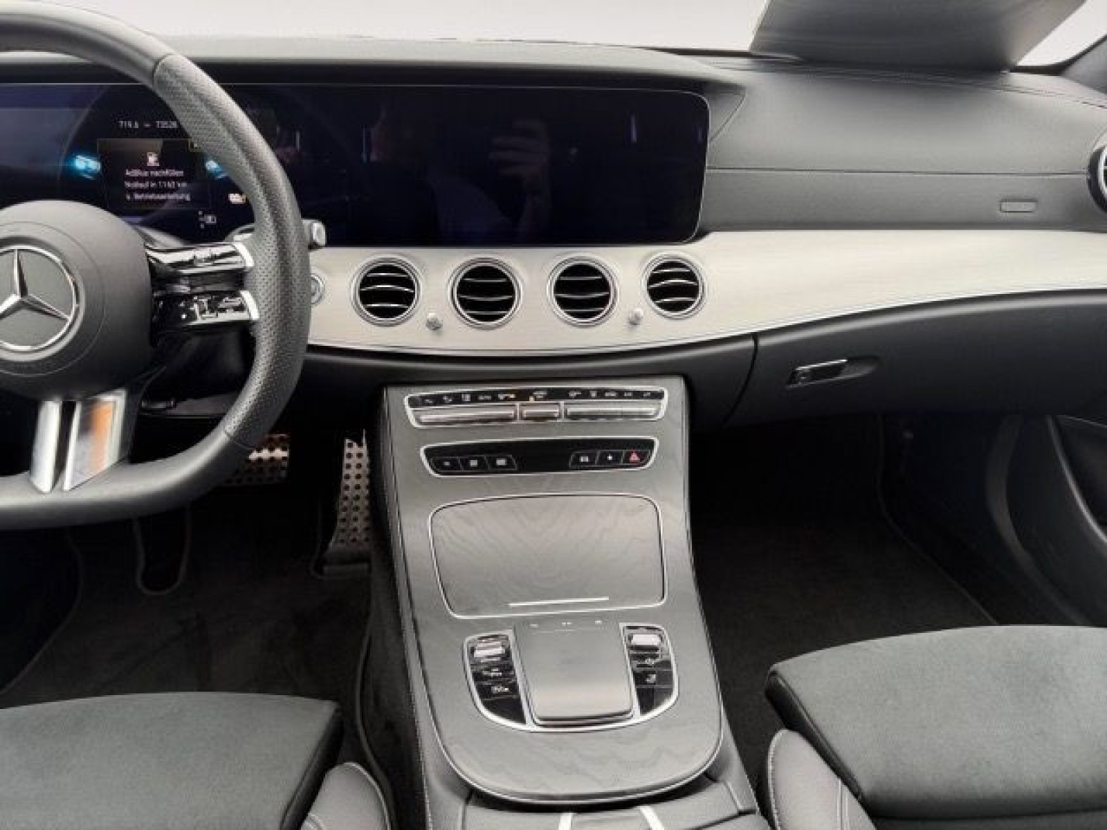 Mercedes-Benz - E 300_12