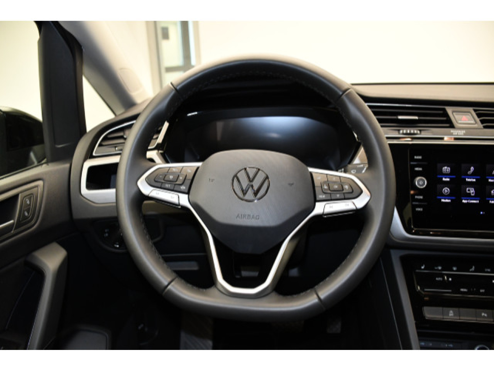 Volkswagen - Touran_5