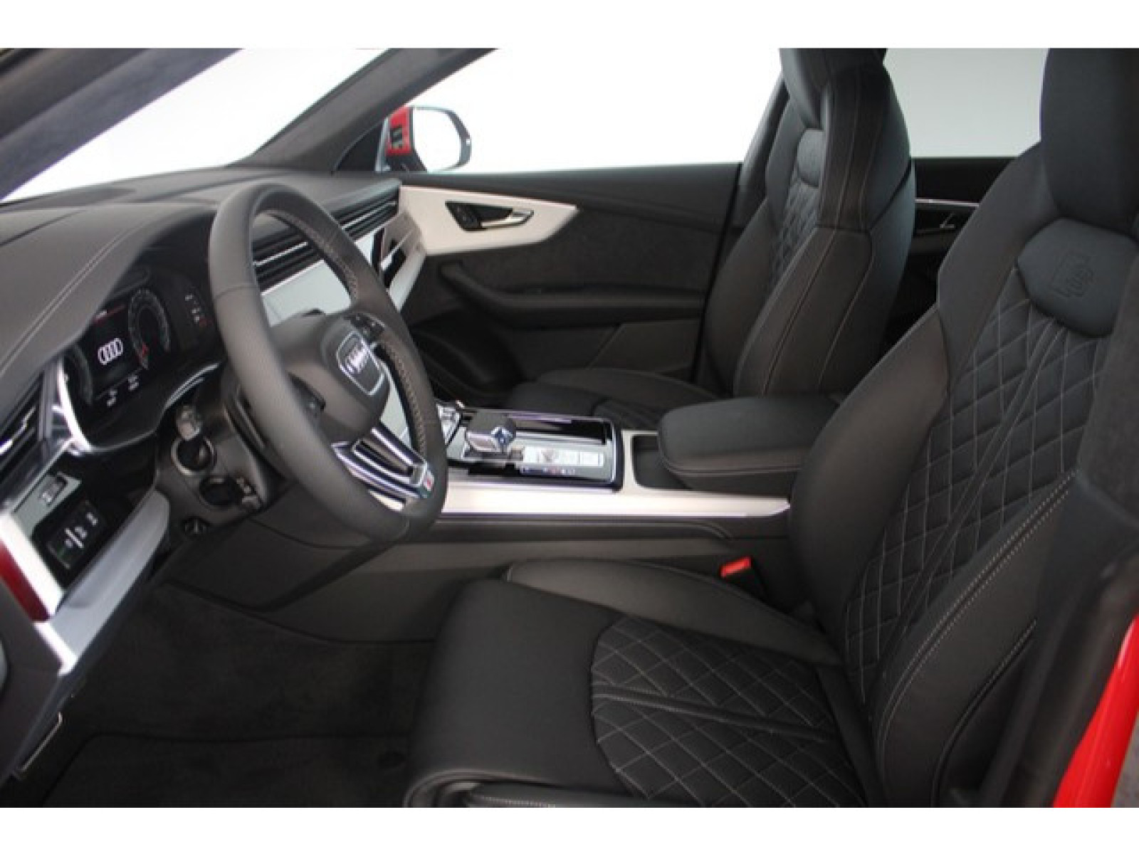 Audi - Q8_5