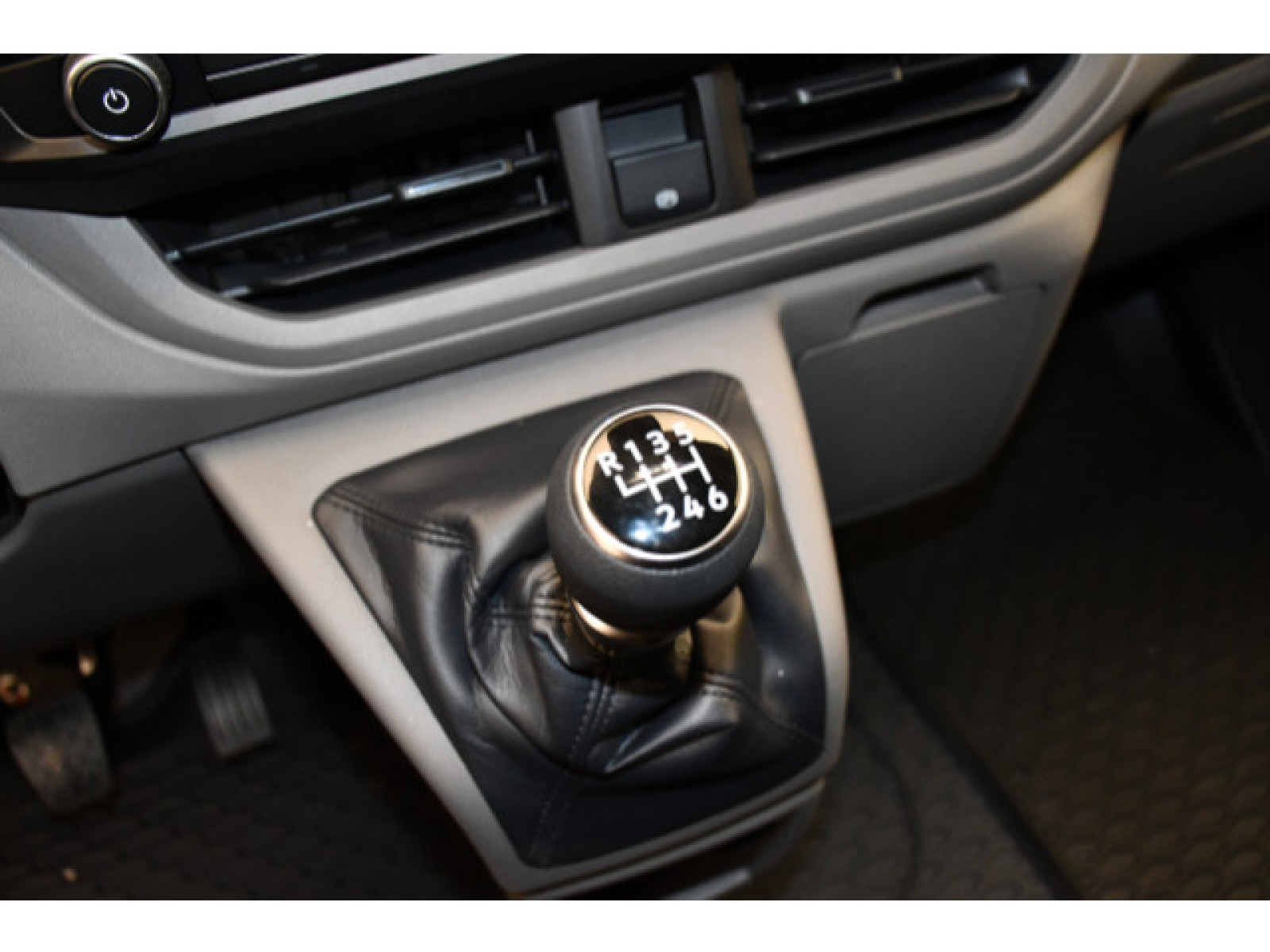 Volkswagen - New Transporter_8