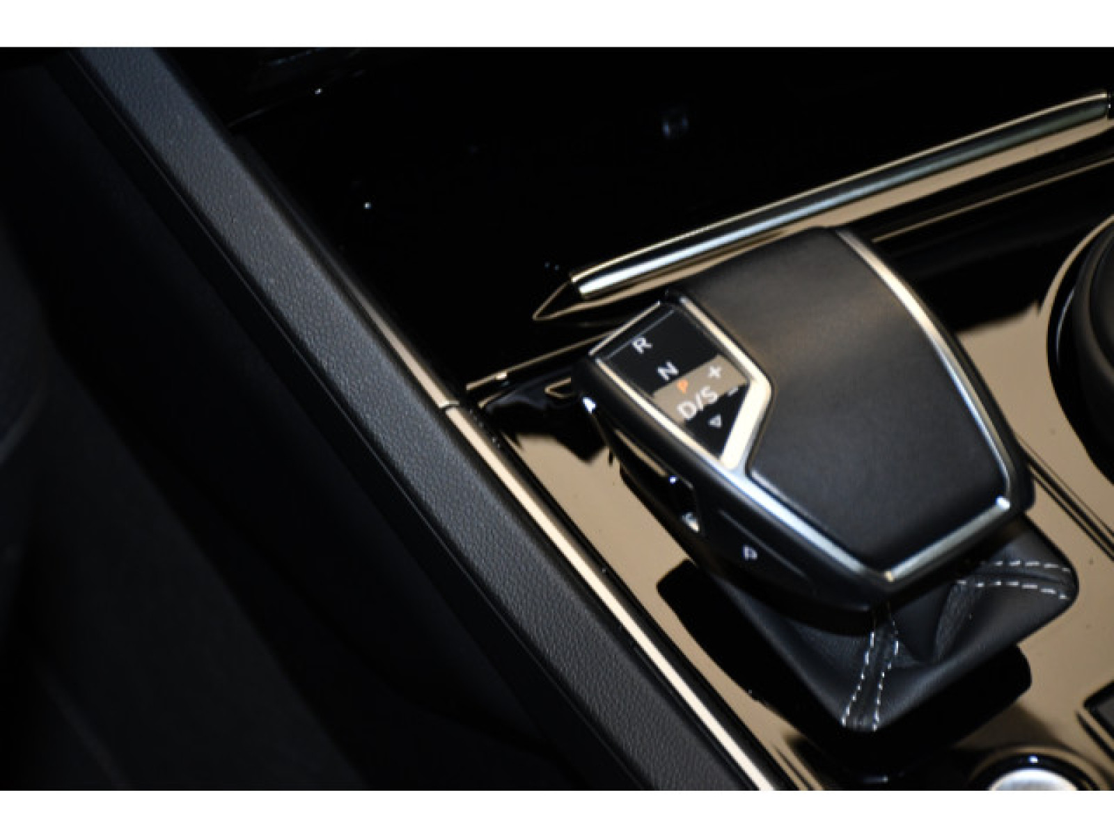 Volkswagen - Touareg_6