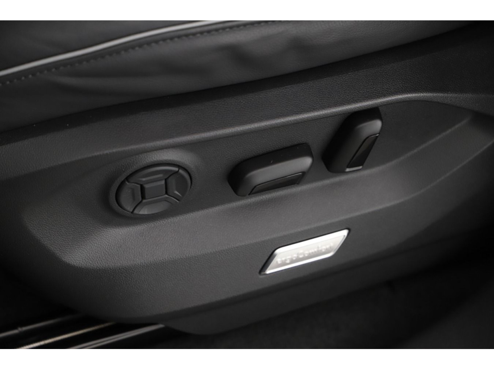 Volkswagen - Touareg_8