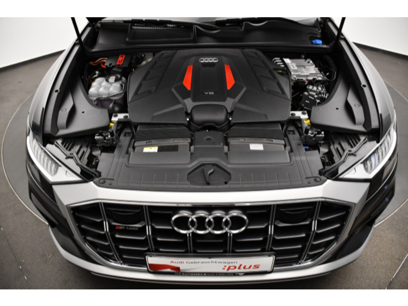 Audi - SQ8_16