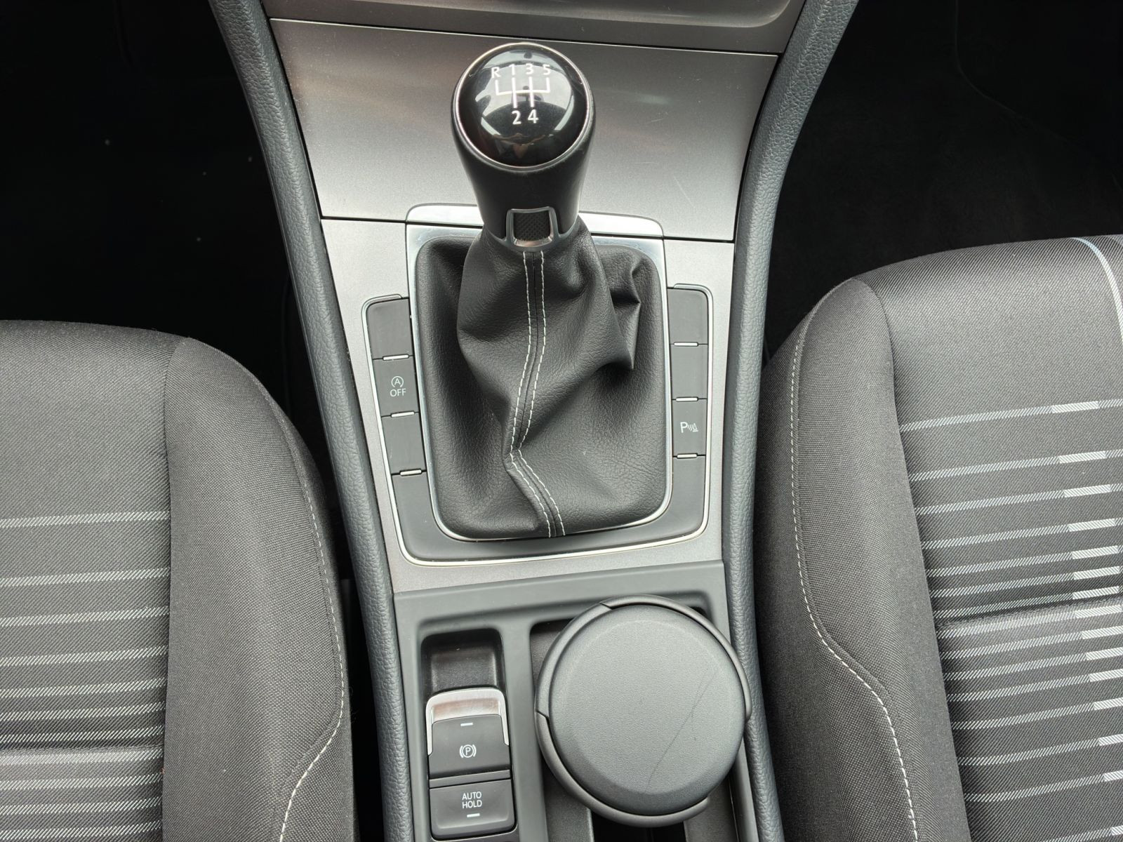 Volkswagen - Golf_12