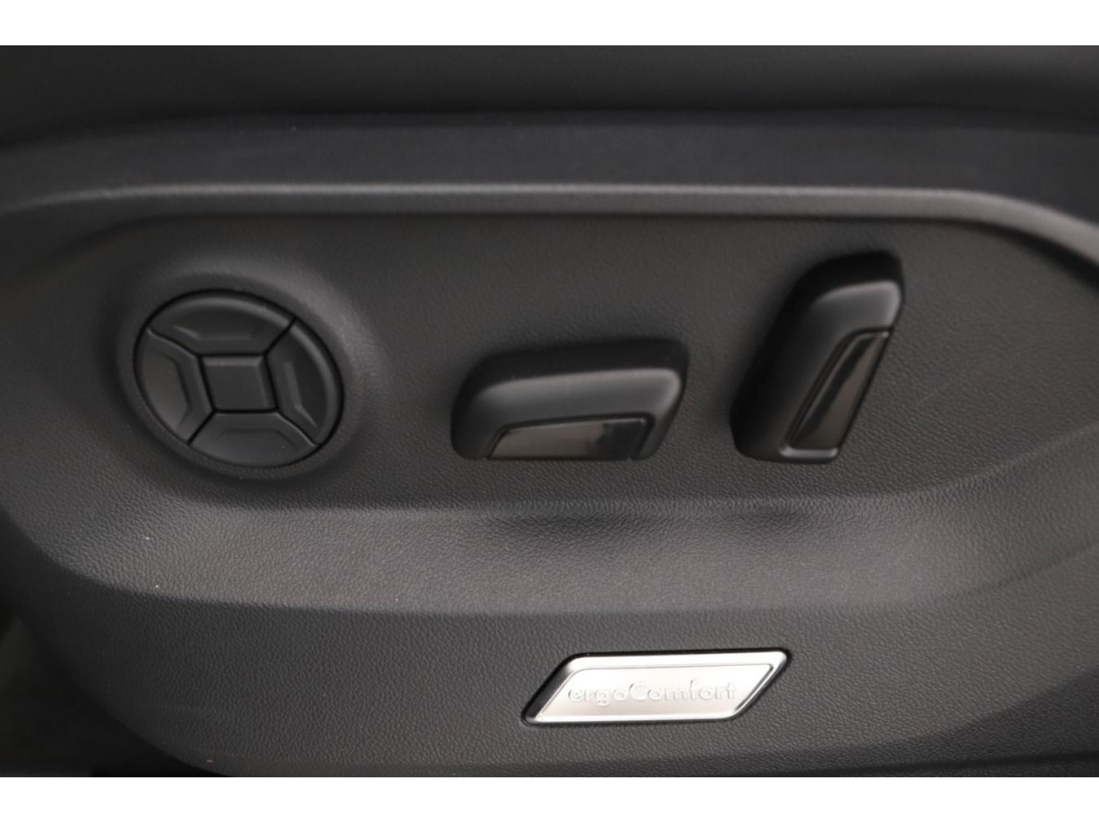 Volkswagen - Touareg_12