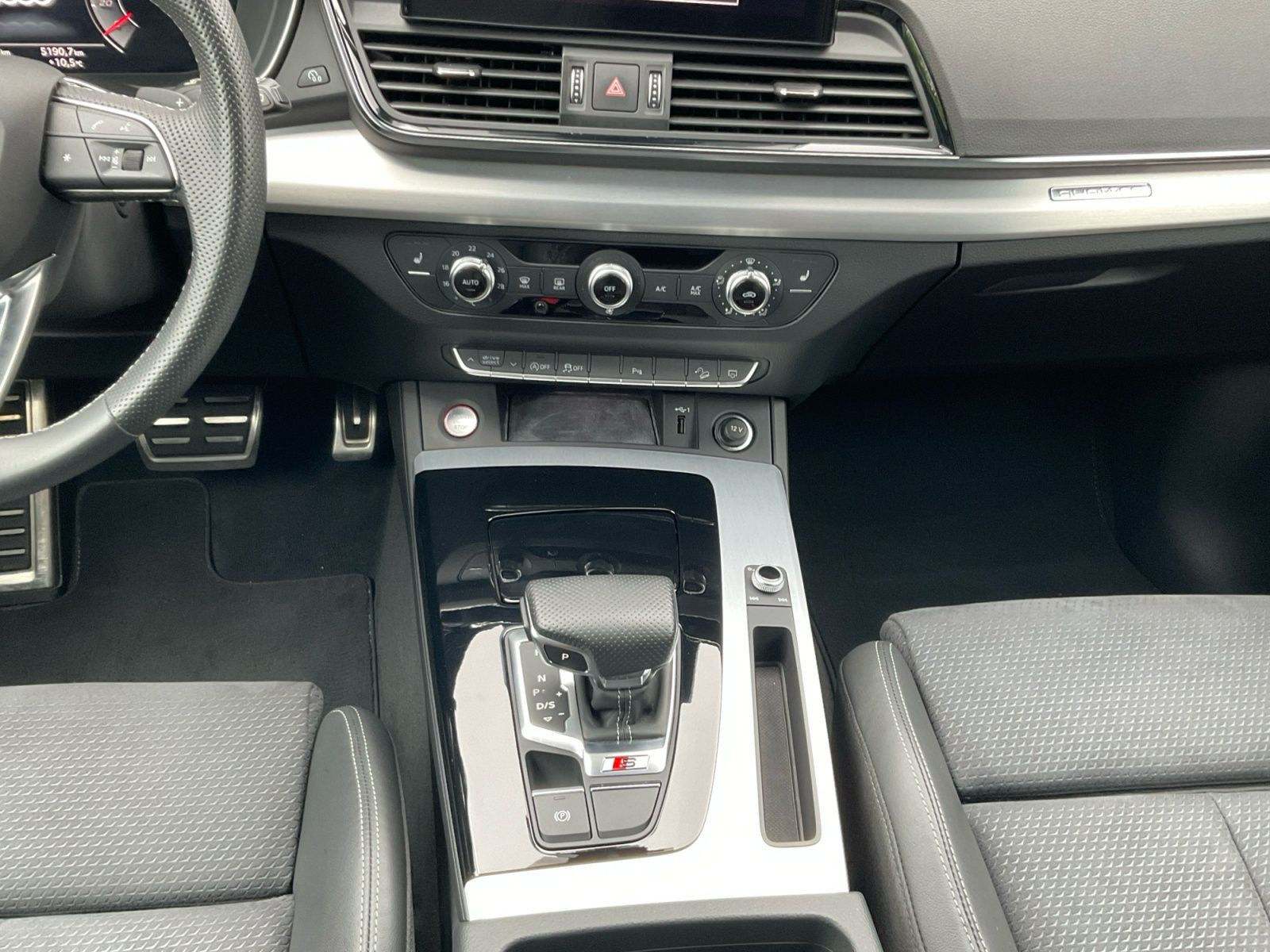 Audi - SQ5_12