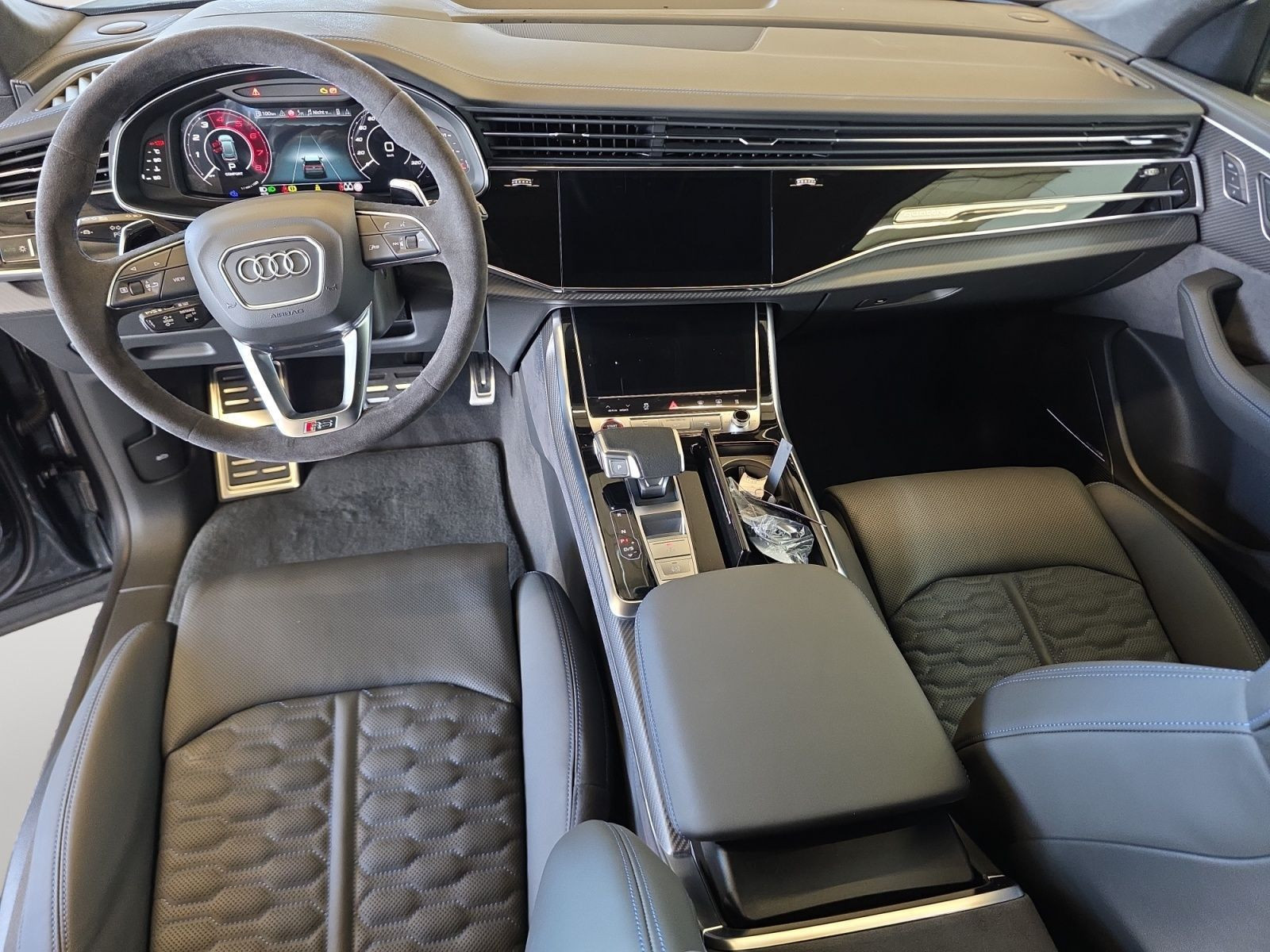 Audi - RS Q8_10