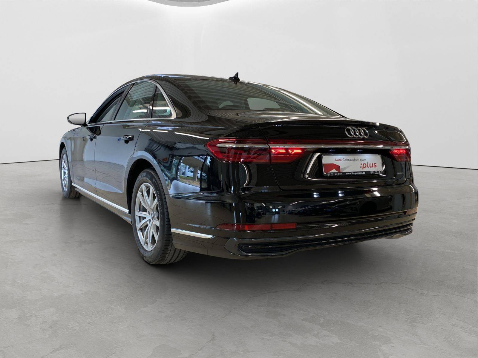 Audi - A8_4