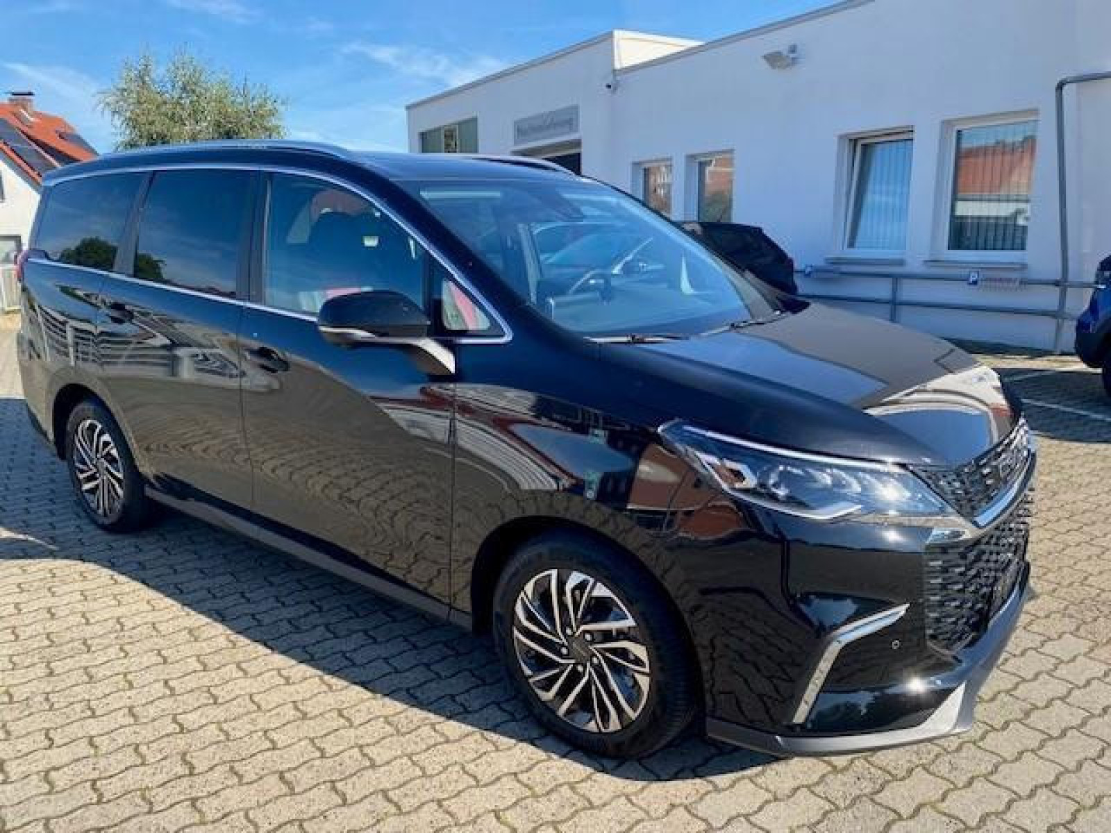 Maxus - Euniq 5_11