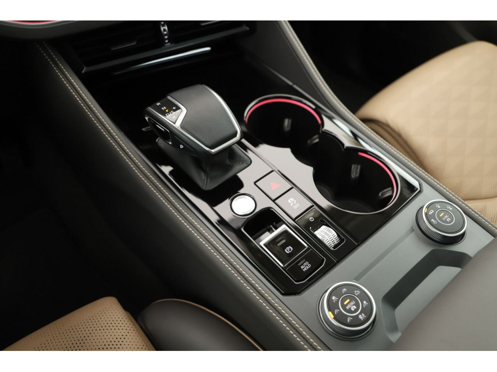 Volkswagen - Touareg_14