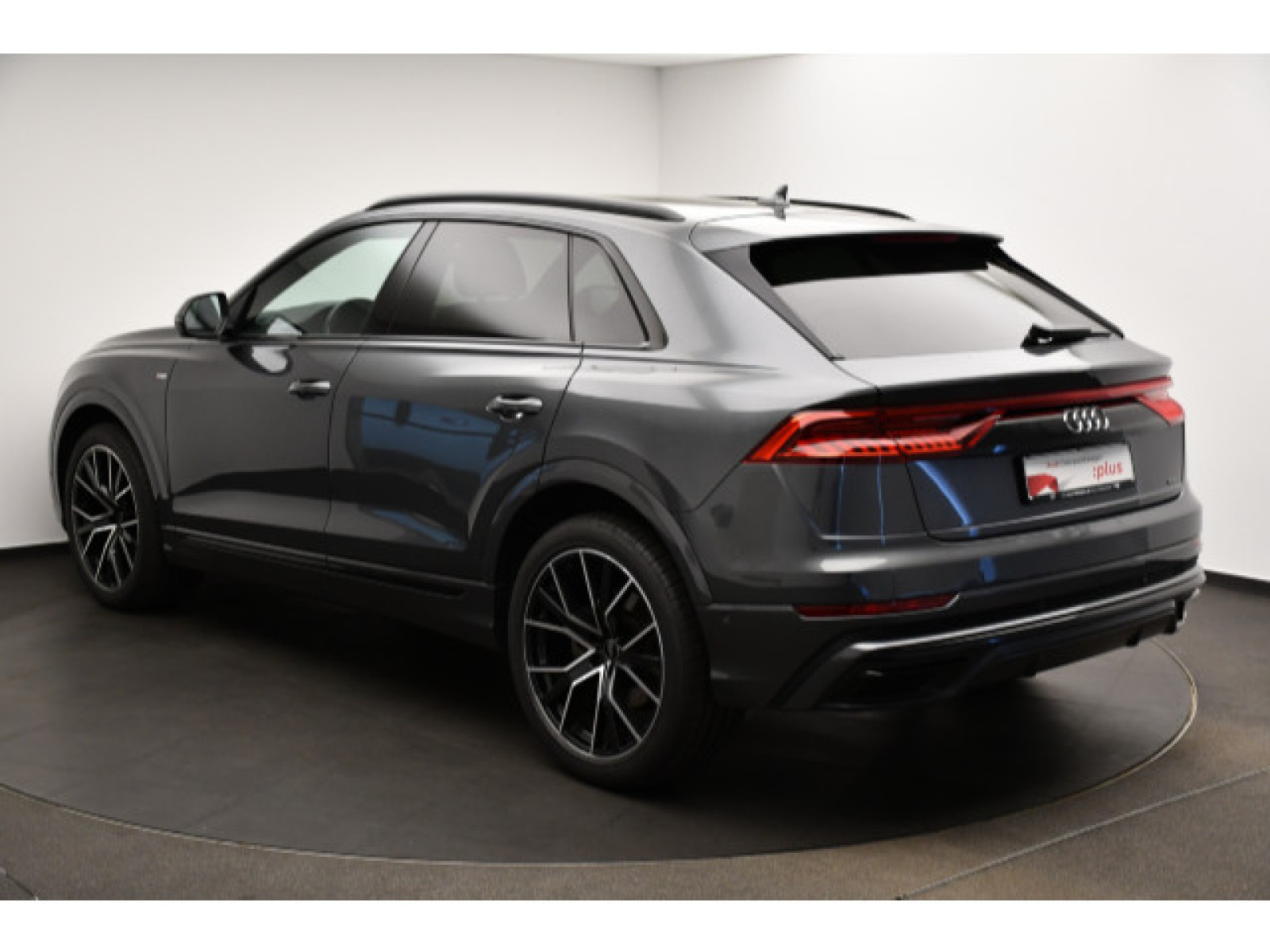 Audi - Q8_17
