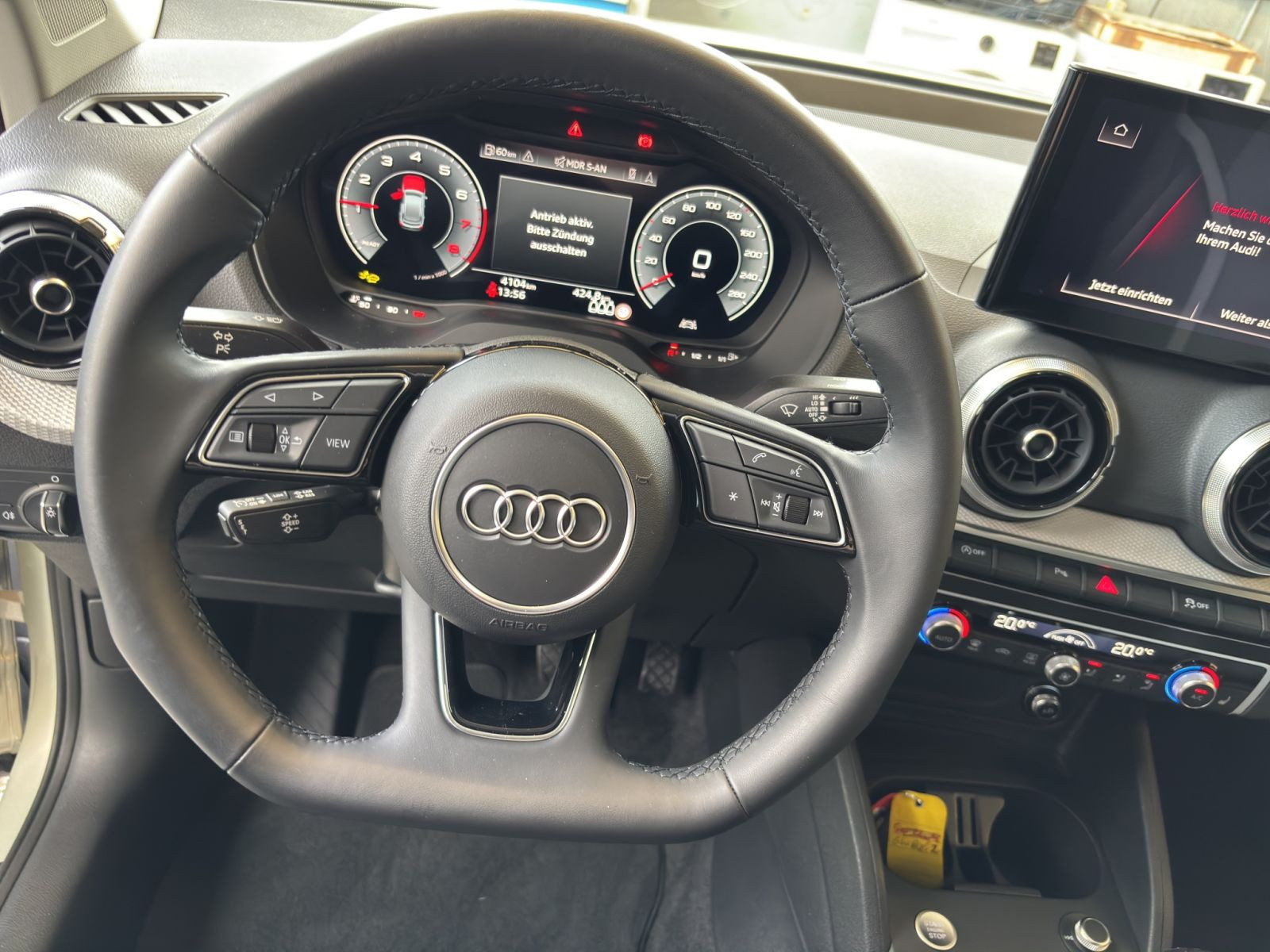 Audi - Q2_12