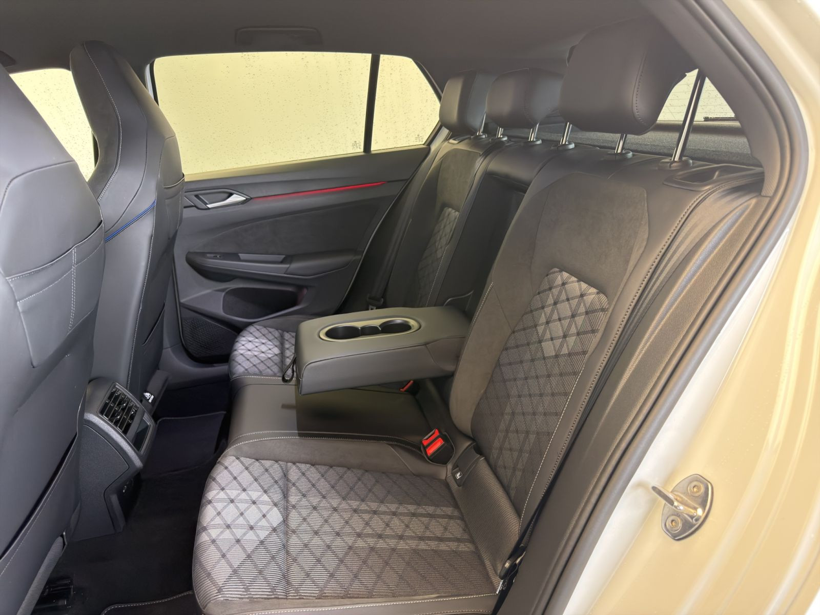 Volkswagen - Golf_16