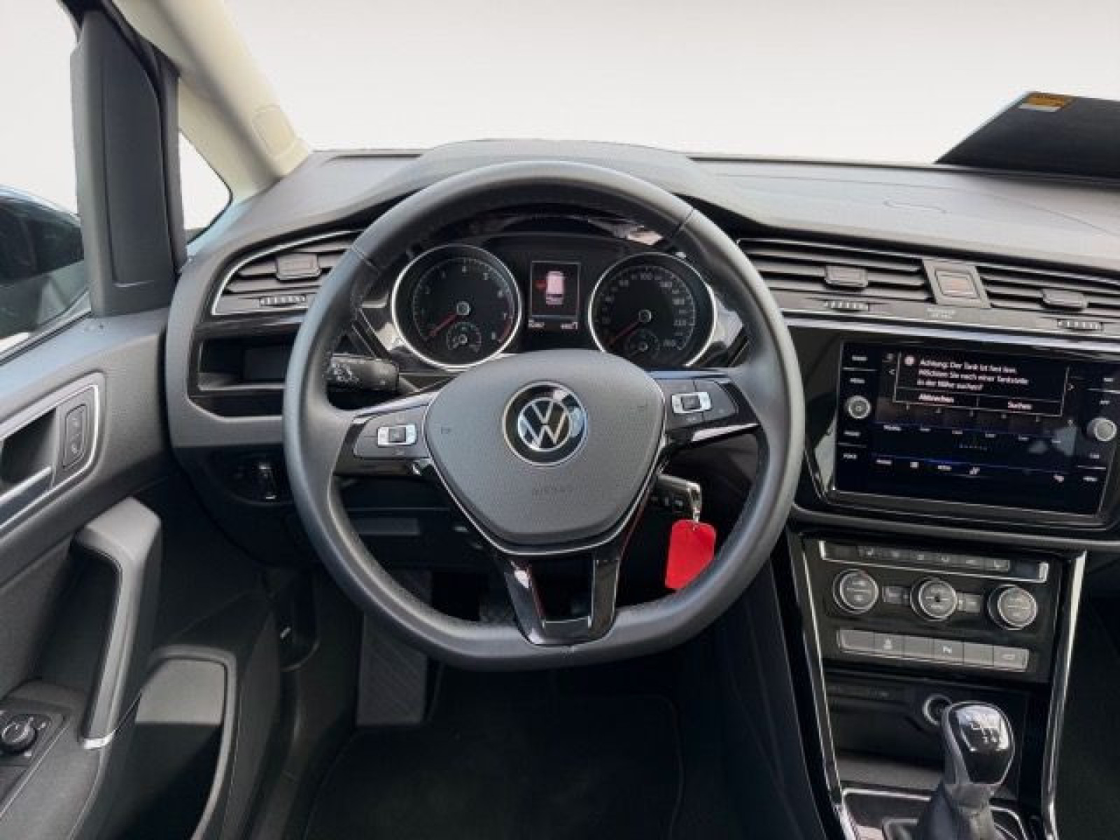Volkswagen - Touran_12