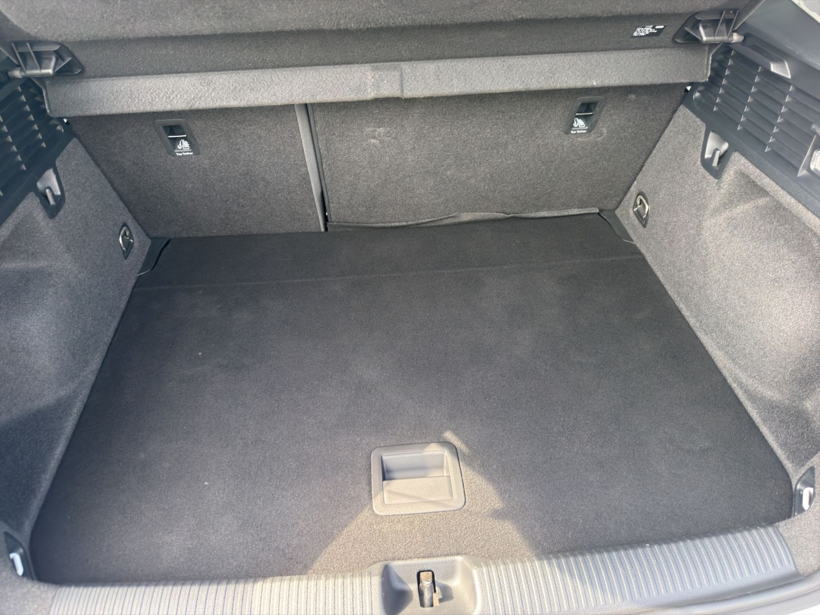 Audi - Q2_18
