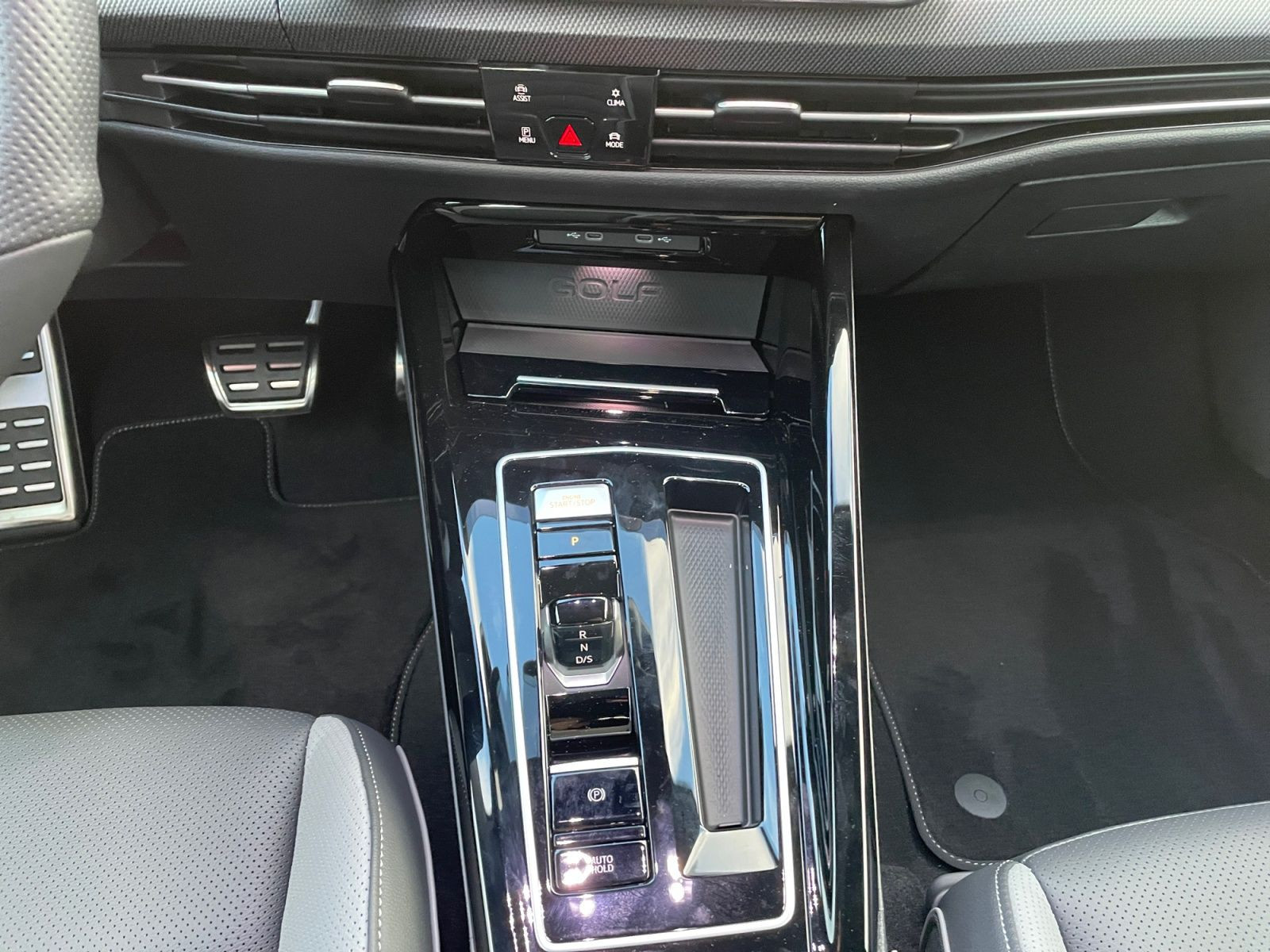 Volkswagen - Golf_11