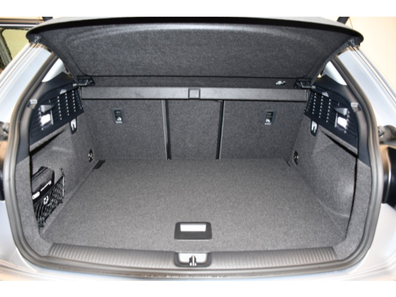 Audi - Q2_13