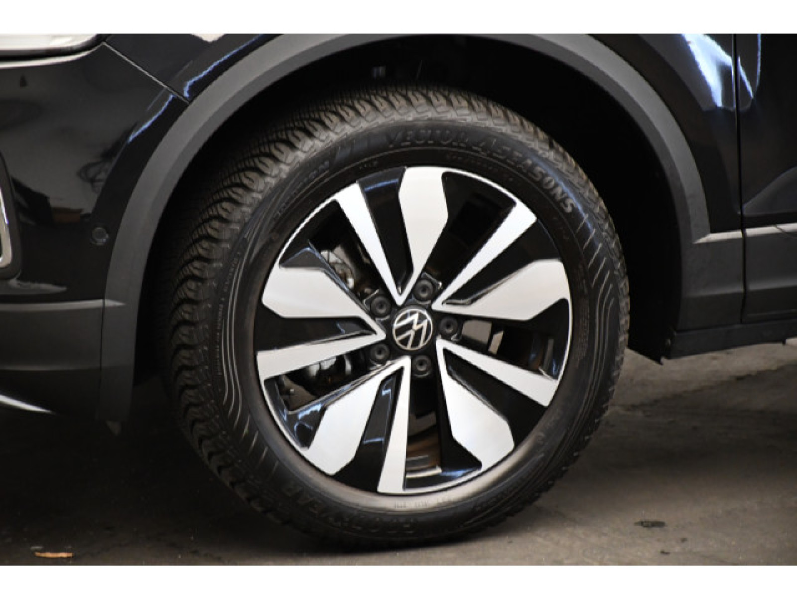 Volkswagen - T-Roc_13