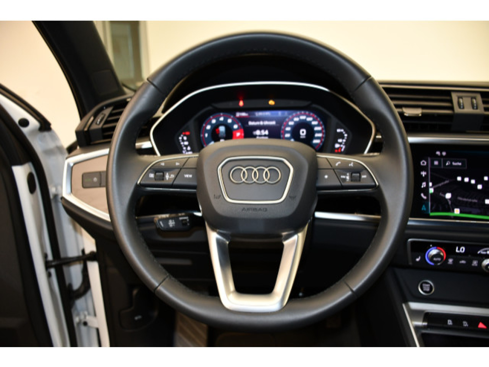 Audi - Q3_7