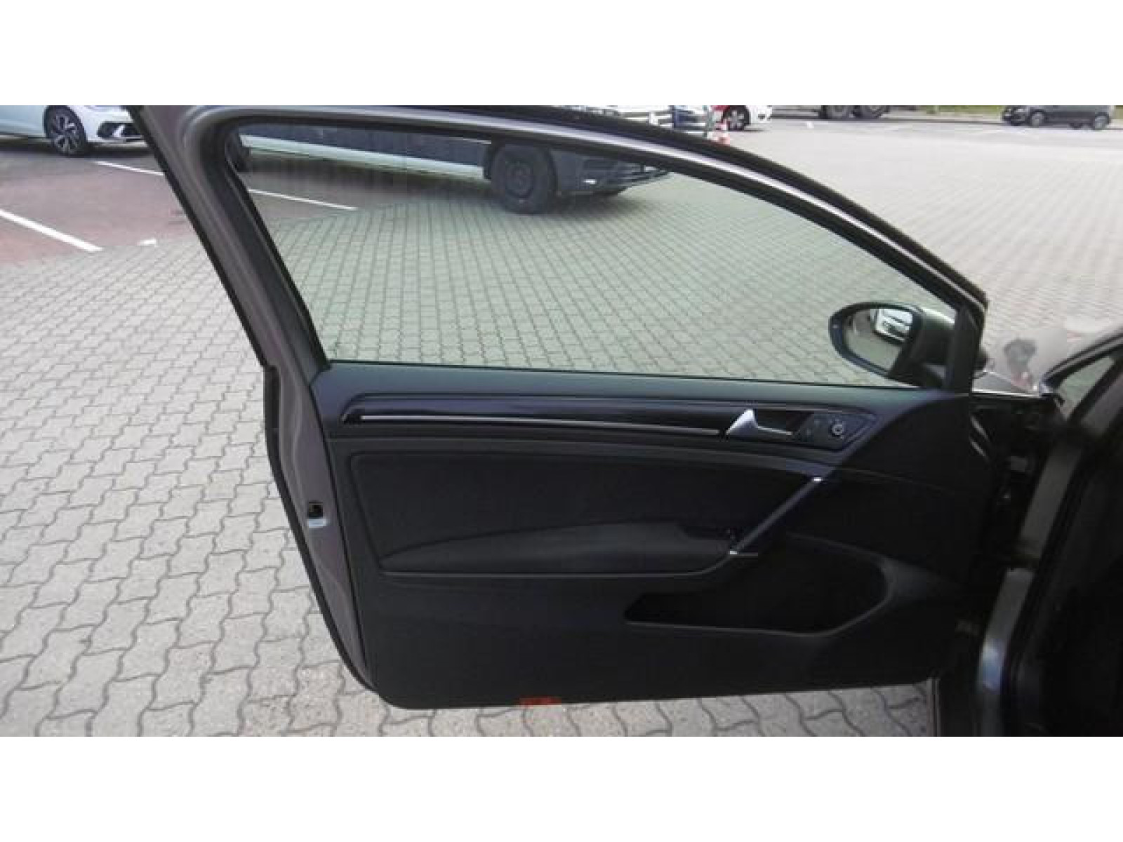 Volkswagen - Golf_12