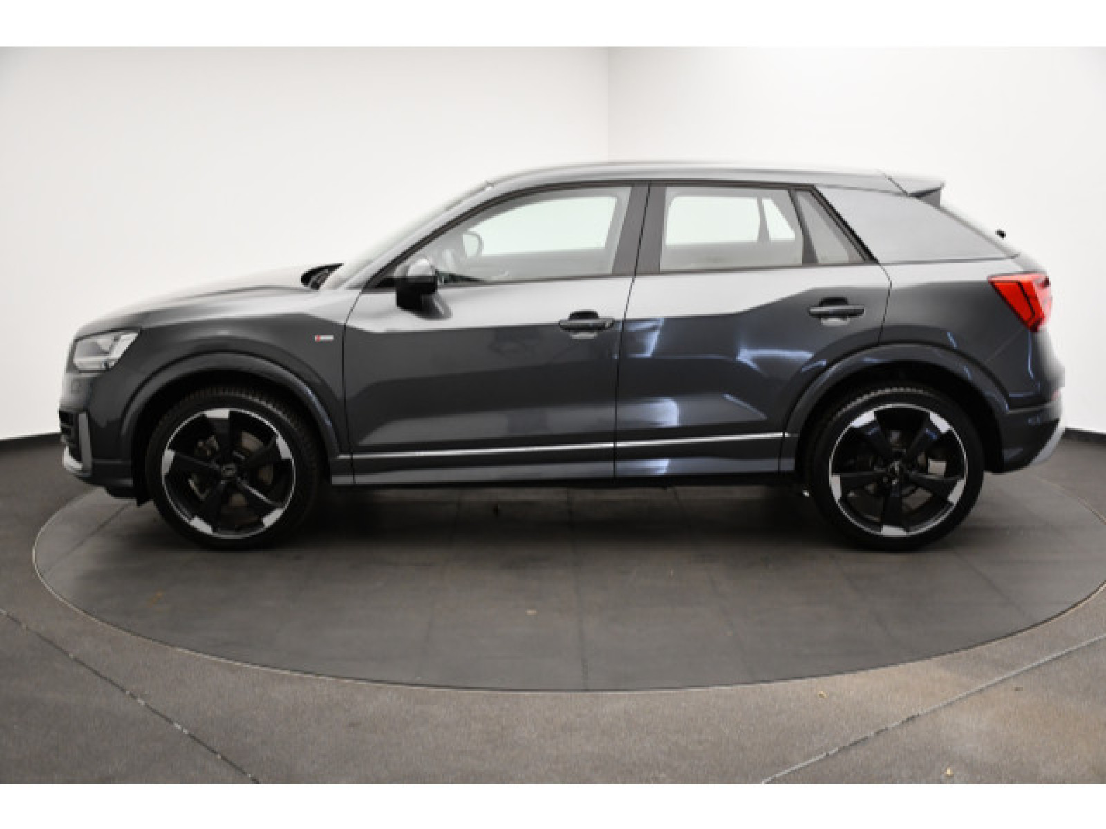 Audi - Q2_15