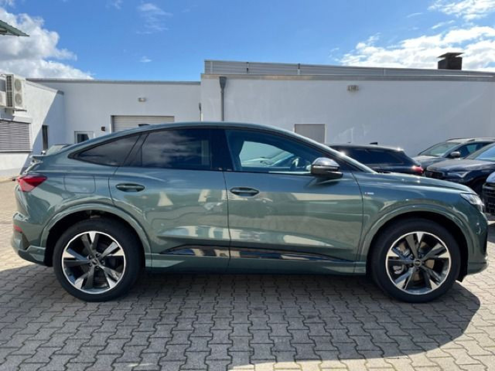 Audi - Q4 Sportback e-tron_8