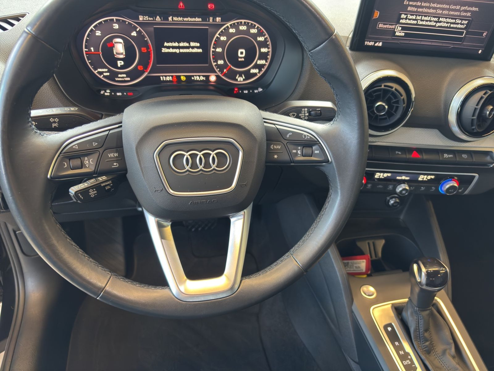 Audi - Q2_11
