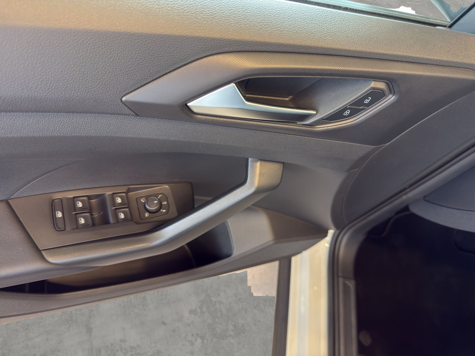 Volkswagen - T-Cross_13