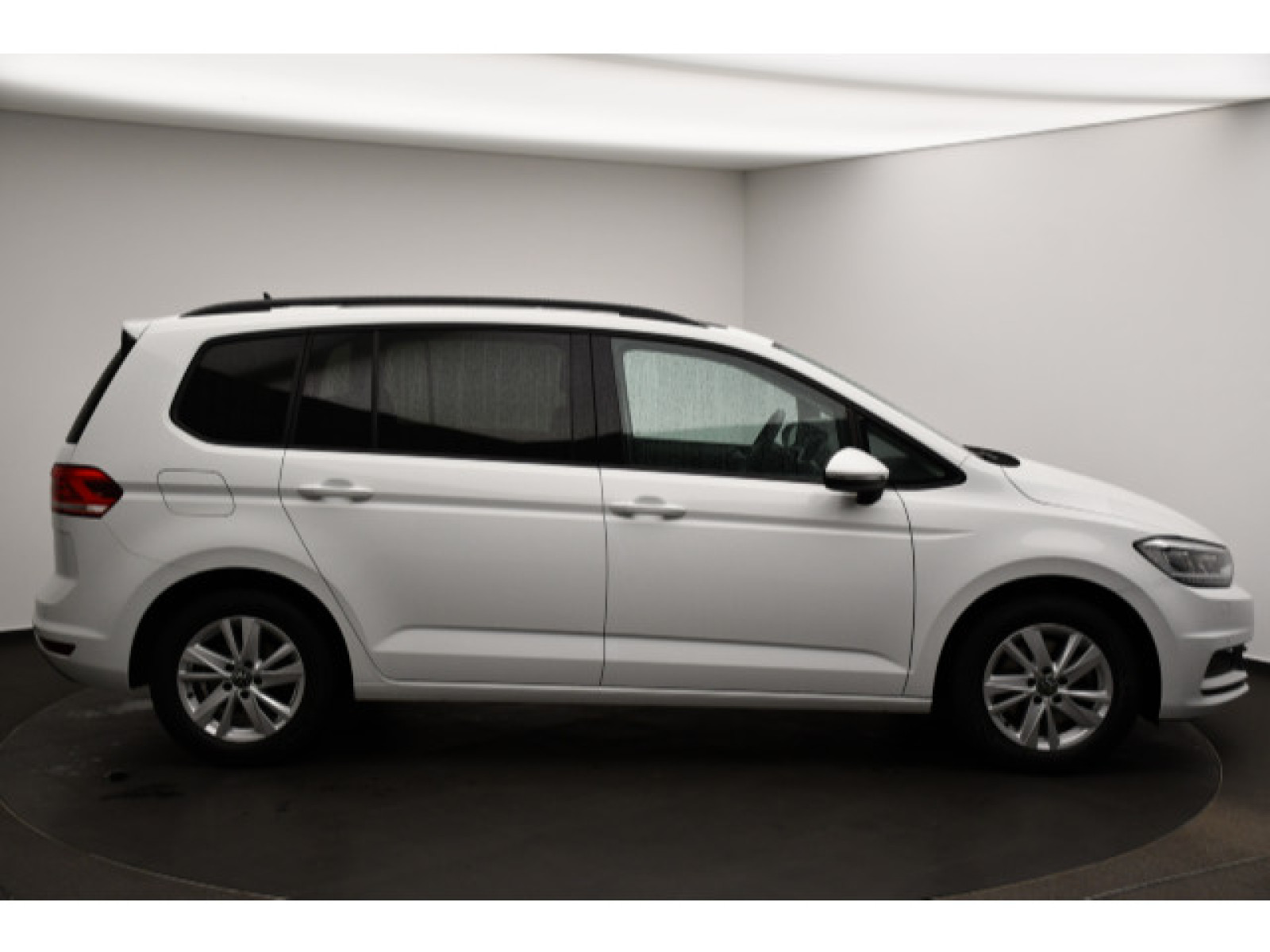 Volkswagen - Touran_19