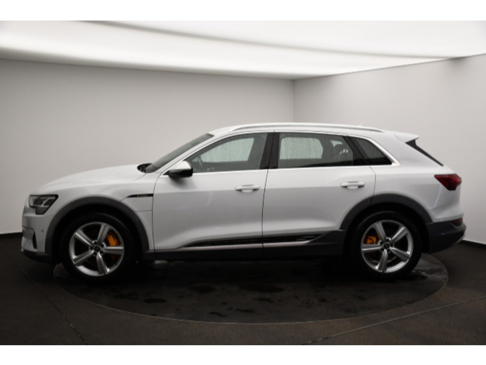 Audi - e-tron_16
