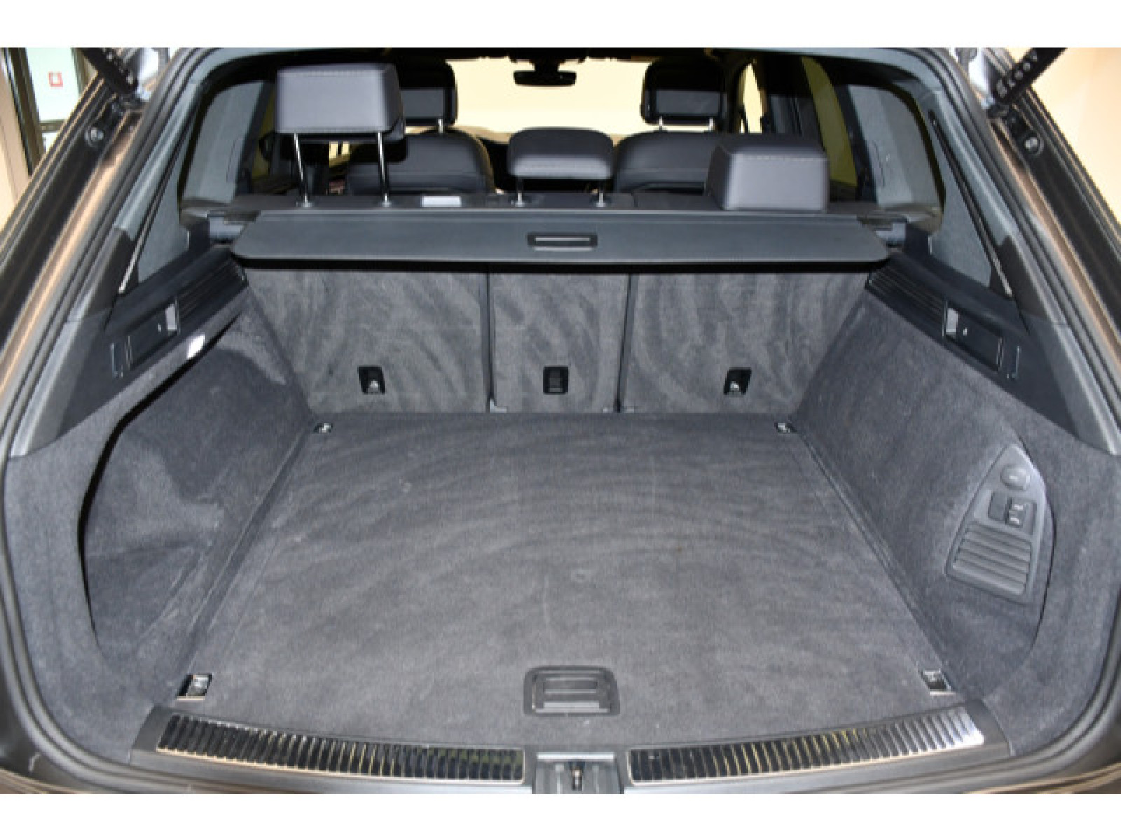 Volkswagen - Touareg_11