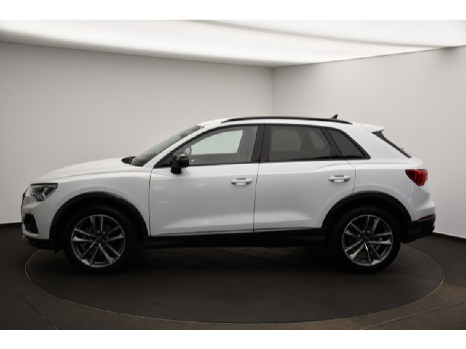Audi - Q3_19