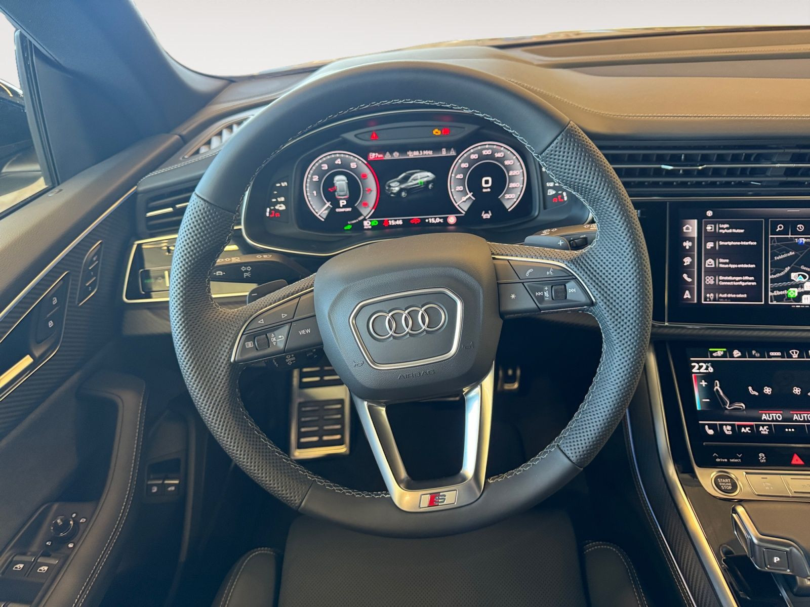 Audi - Q8_13
