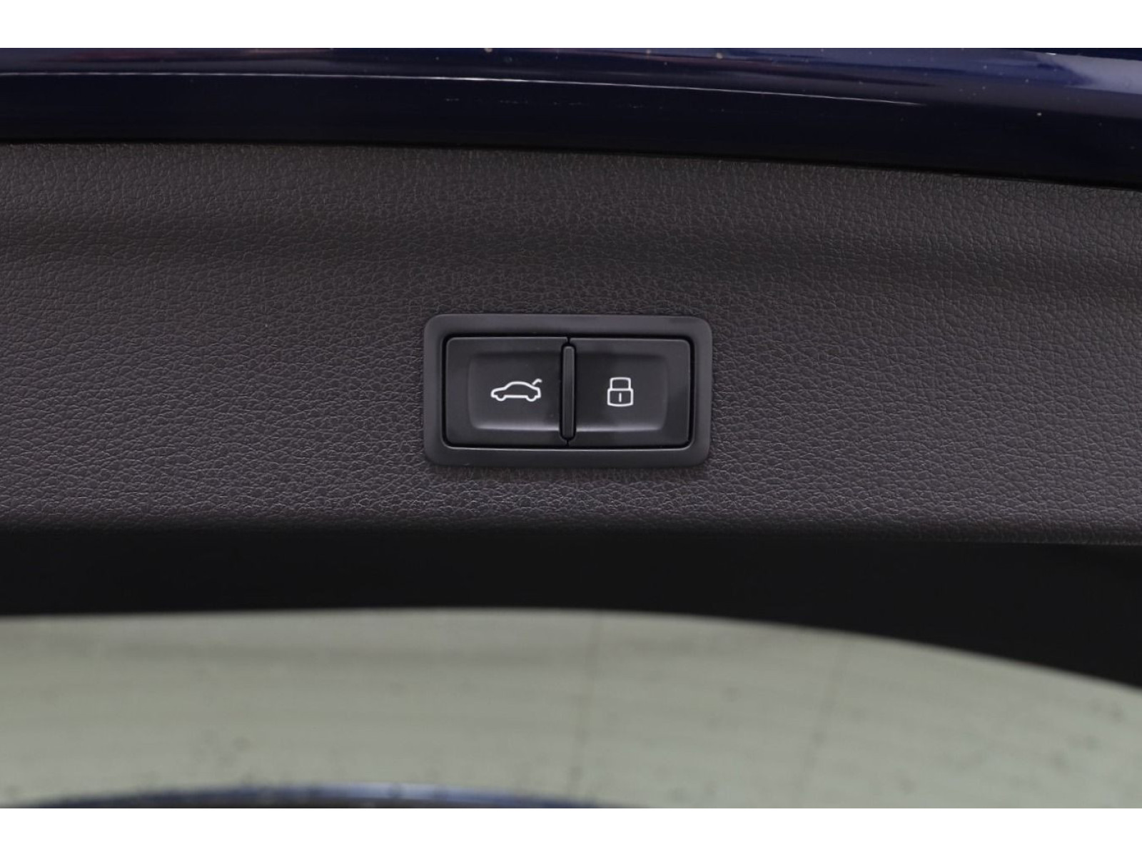 Audi - Q3_16
