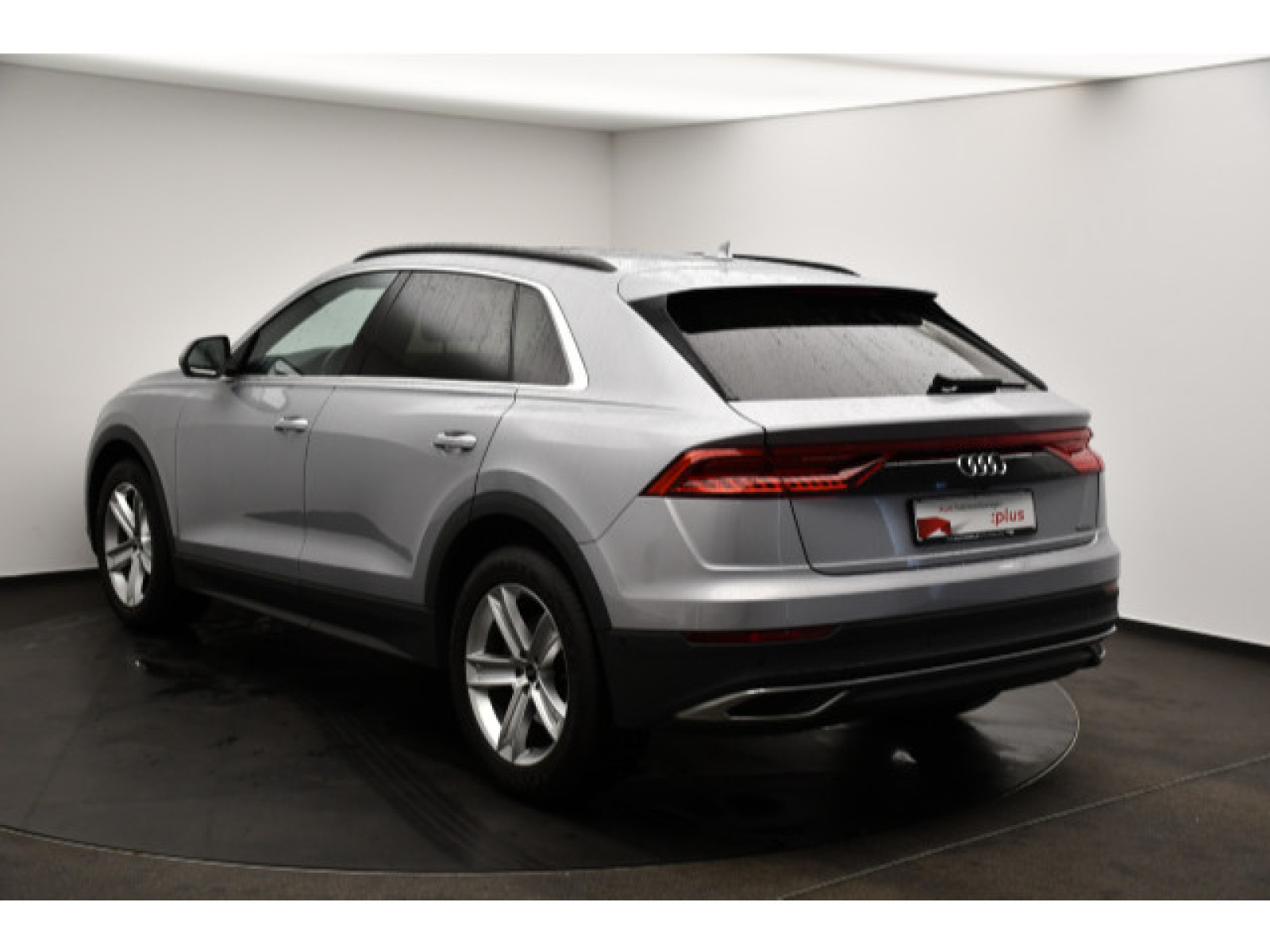 Audi - Q8_17