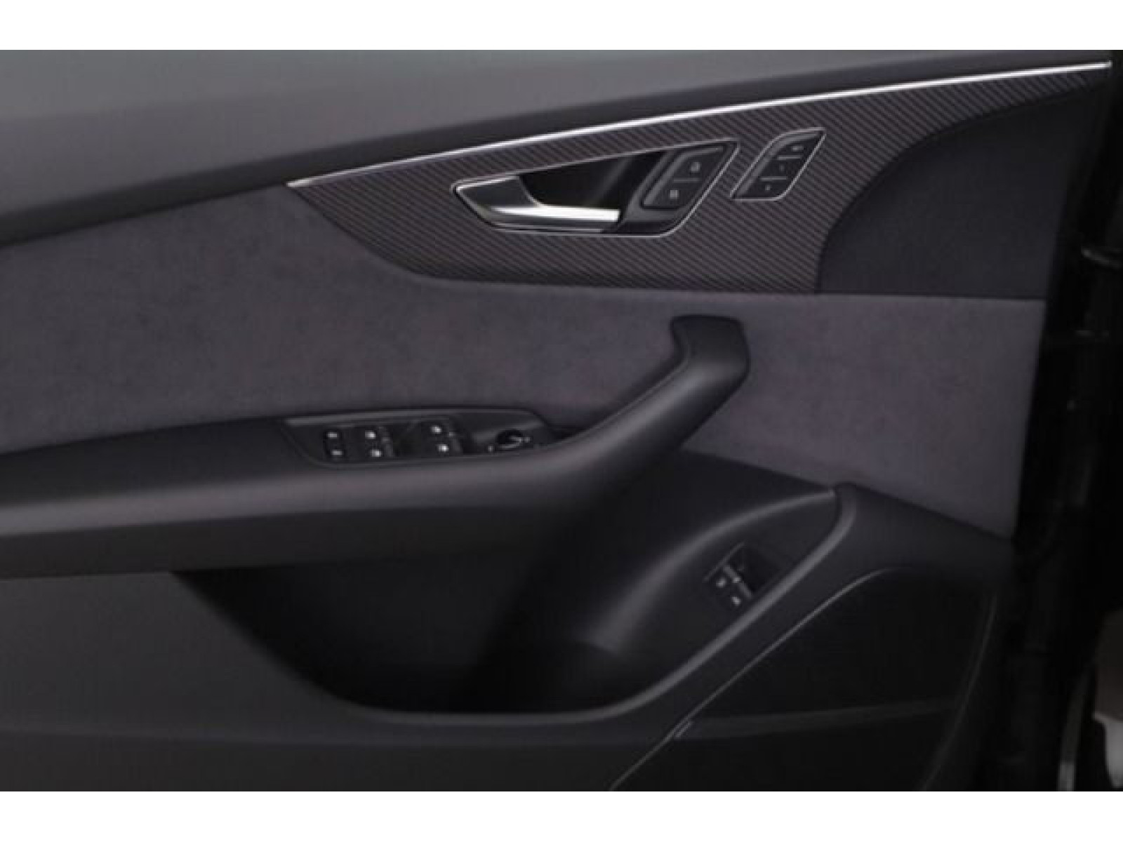 Audi - Q8_16